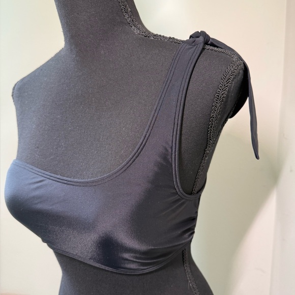 2 Bikini Tops - Black and White Gingham Tops - Abercrombie & Fitch - Picture 15 of 16